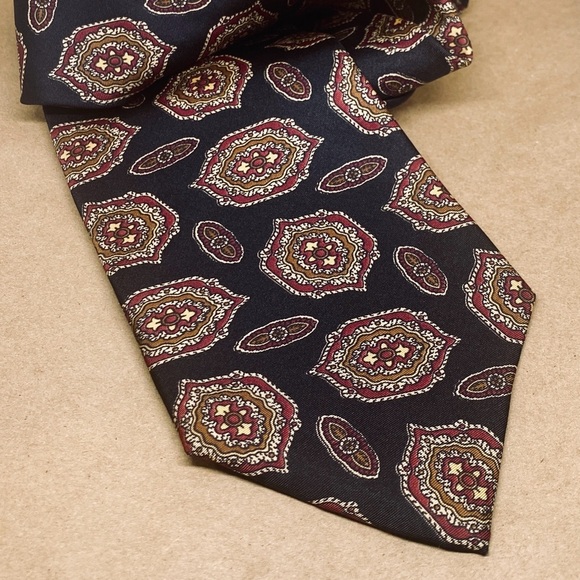 Vintage Kuppenheimer 100% Silk Men’s Necktie Red Floral Patterns & Black - Picture 4 of 4